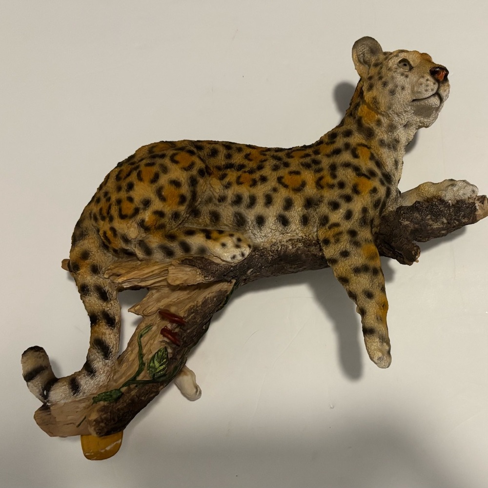 Touch of Class Leopard Wall Sculpture – Tree Limb – 13” x 9” – Like New